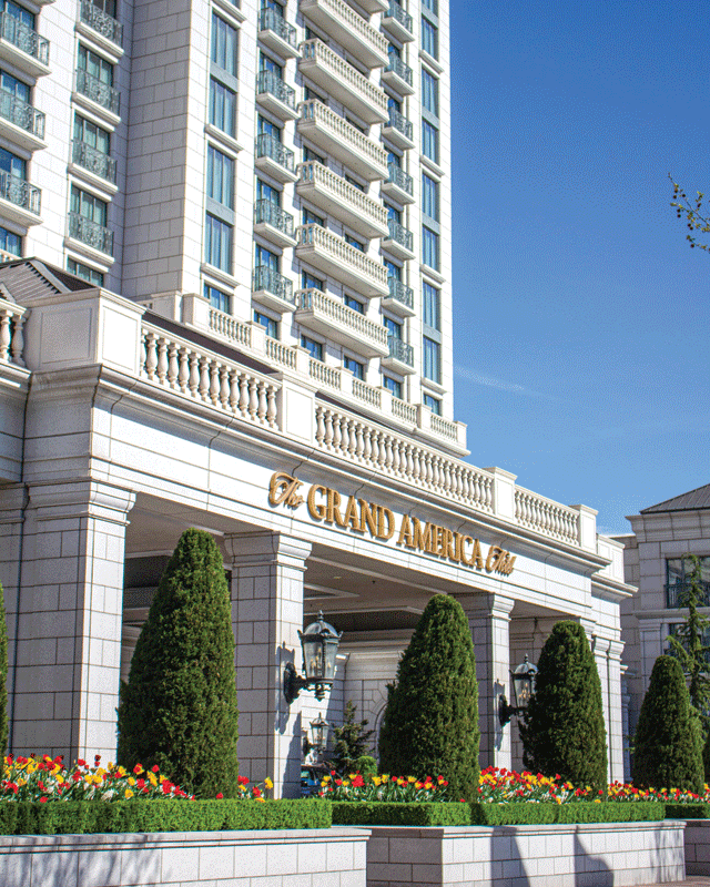 A view of the entrance to the hotel.
